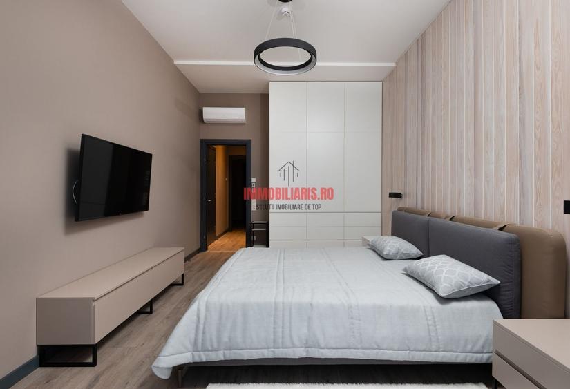 Apartament cu 3 camere decomandat în Titan