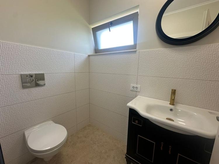 Casă individuală cu 4 camere cu Canalizare în Micești