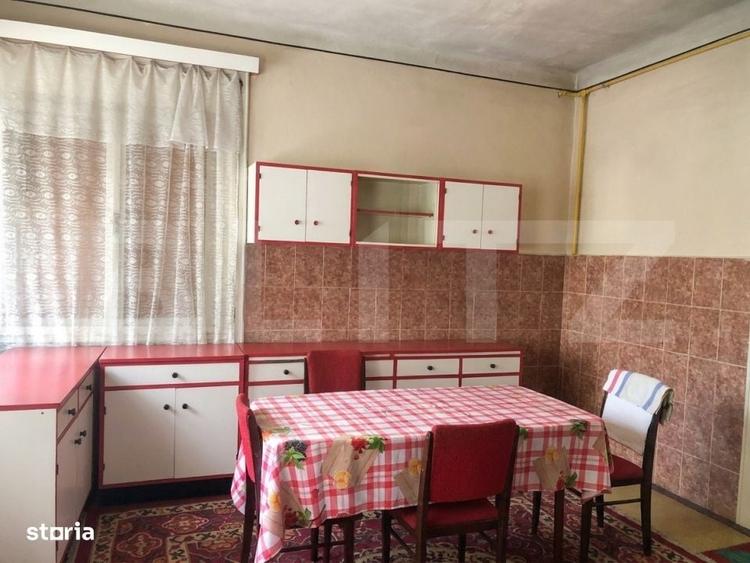 Casă cu 4 camere în Colțirea