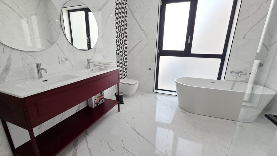 Casă individuală cu 5 camere cu Piscina în Nord-Vest