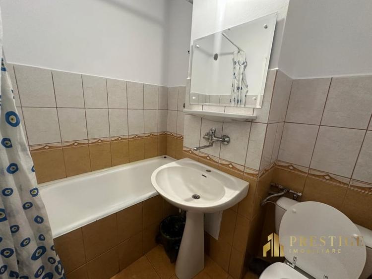 Garsonieră decomandată, mobilată în Central