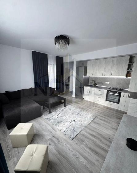 Apartament cu 3 camere semidecomandat, mobilat în Sud