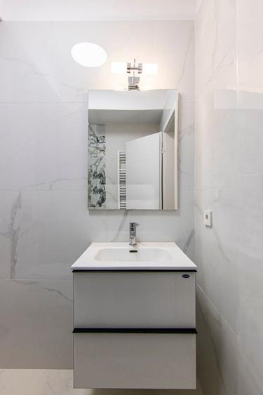 Apartament cu 3 camere semidecomandat în Drumul Taberei