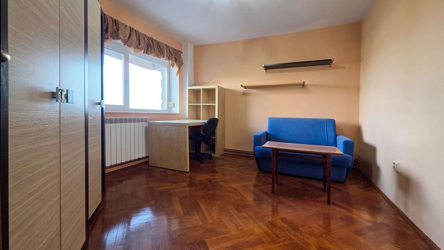 Apartament cu 4 camere decomandat, mobilat în Gara