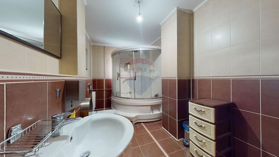 Casă cu 7 camere cu Teren 2418 Mp în Ghimbav Livadă