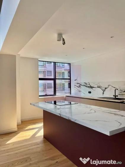 Apartament cu 4 camere decomandat în Est