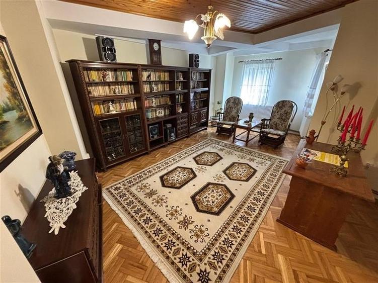 Casă individuală cu 8 camere cu Teren 7788 Mp în Exterior Nord