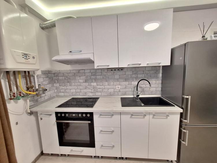 Apartament cu 3 camere semidecomandat în Florești