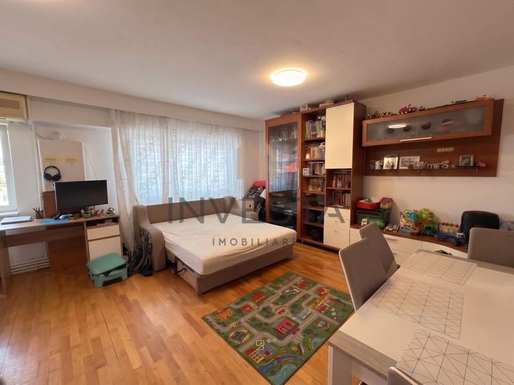 Apartament cu 3 camere semidecomandat, mobilat în Mărăști