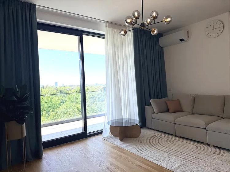 Apartament cu 3 camere semidecomandat în Băneasa