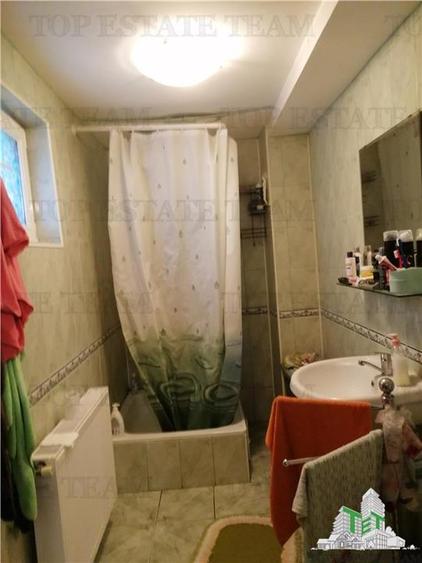 Casă individuală cu 7 camere cu Teren 825 Mp în Berevoești