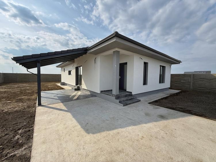 Casă individuală cu 4 camere cu Canalizare în Sânmihaiu Român