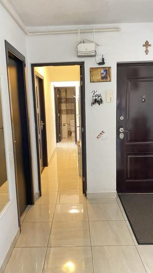 Apartament cu 3 camere decomandat, mobilat în Tractorul