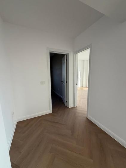 Apartament cu 3 camere decomandat în Est