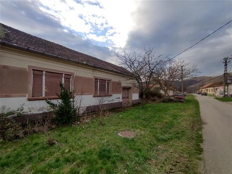 Casă individuală cu 6 camere cu Teren 40 Mp în Bogodinț