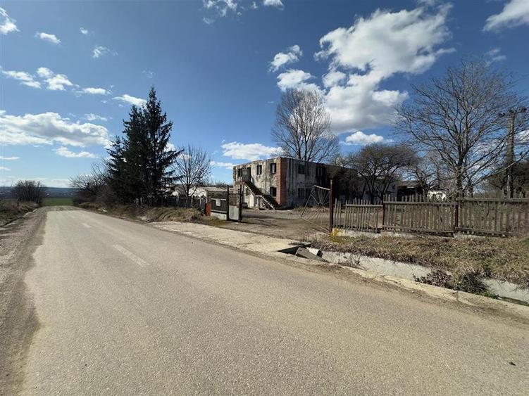 Spațiu industrial, de 8,164 mp, în Ciohorăni