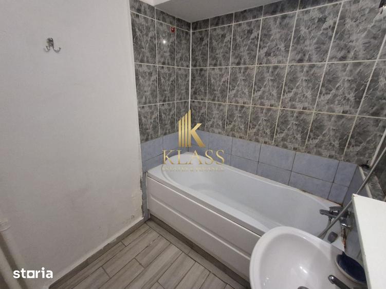 Apartament cu 3 camere semidecomandat în Colentina