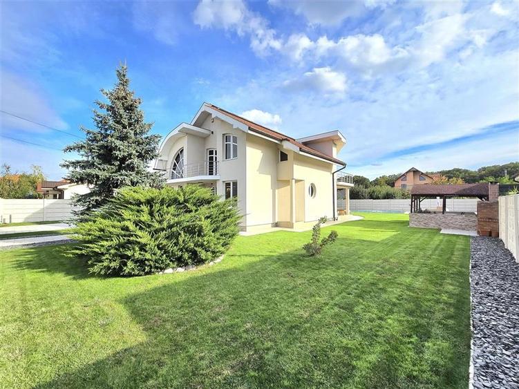 Casă individuală cu 6 camere cu Piscina în Sânmartin