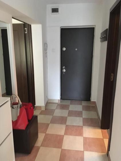 Garsonieră decomandată în Decebal