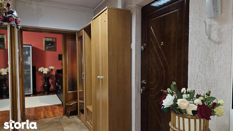 Apartament cu 3 camere decomandat în Cantacuzino