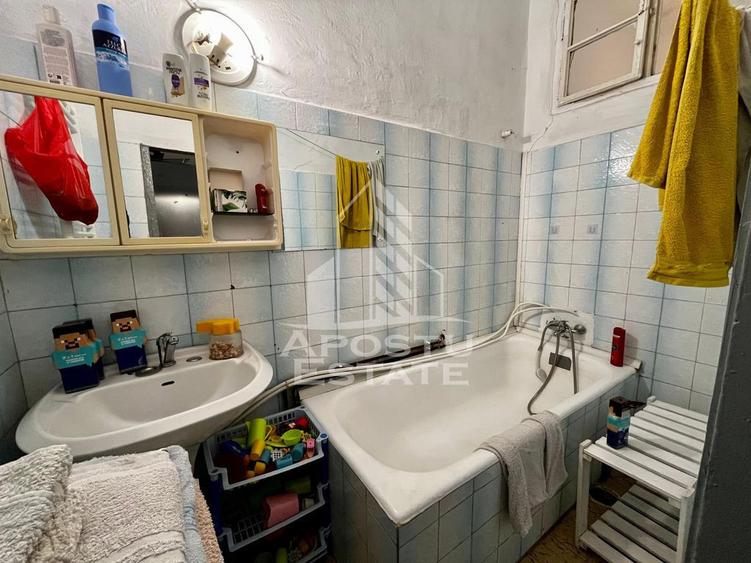 Apartament cu 3 camere decomandat, mobilat în Badea Cârțan