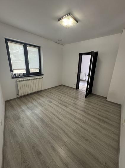 Casă cu 4 camere cu Teren 75 Mp în Tei