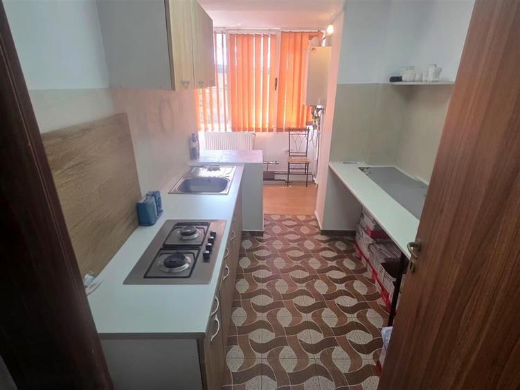 Apartament cu 2 camere semidecomandat, mobilat în Ultracentral