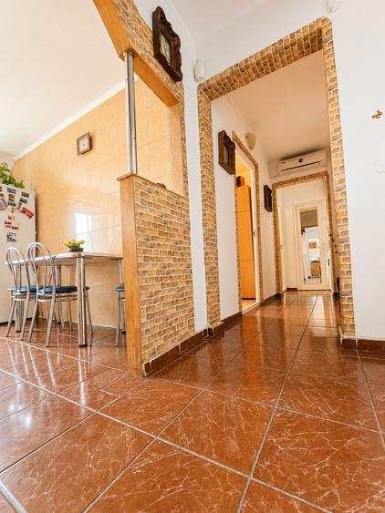 Apartament cu 3 camere decomandat în Viziru 3