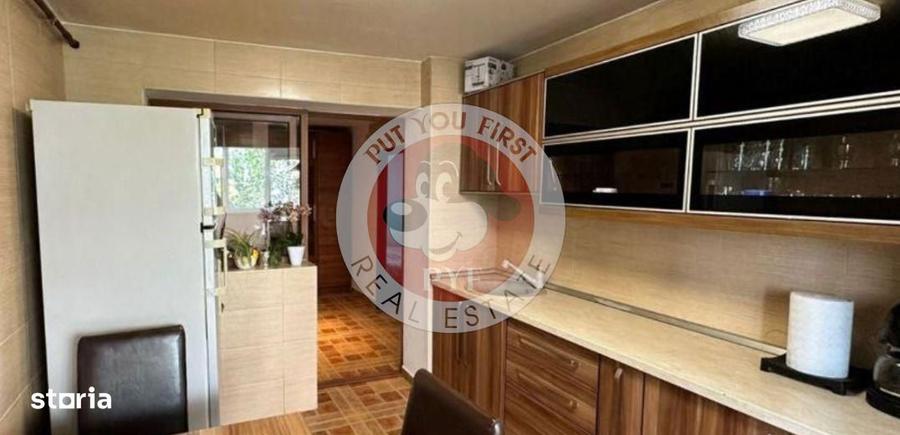 Apartament cu 4 camere semidecomandat în Rahova
