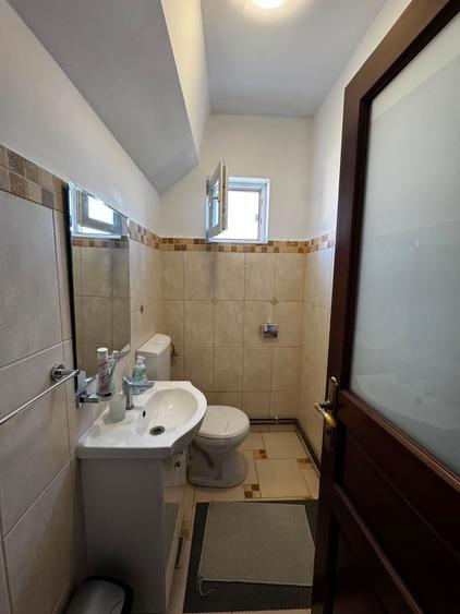 Apartament cu 4 camere semidecomandat în Tătărași