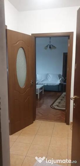 Apartament cu 3 camere semidecomandat în Lujerului