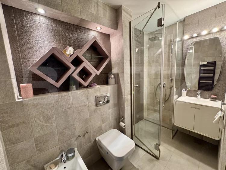 Apartament cu 4 camere decomandat în Valea Rosie