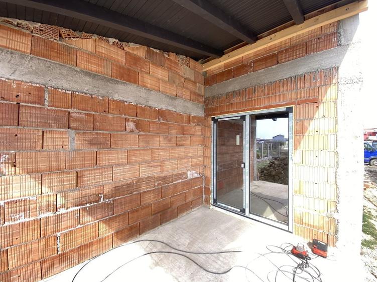 Duplex cu 4 camere cu Canalizare în Săcălaz