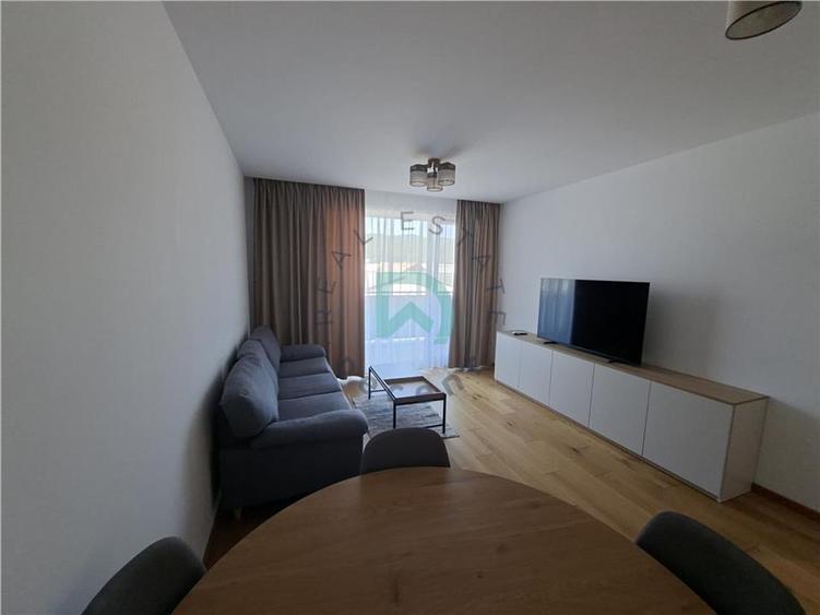 Apartament cu 3 camere decomandat în Astra