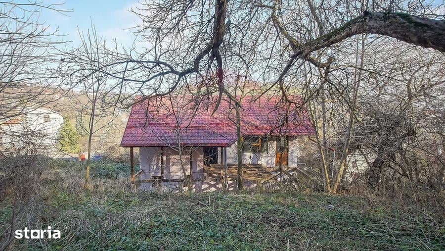 Casă cu 6 camere cu Teren 1000 Mp în Schei