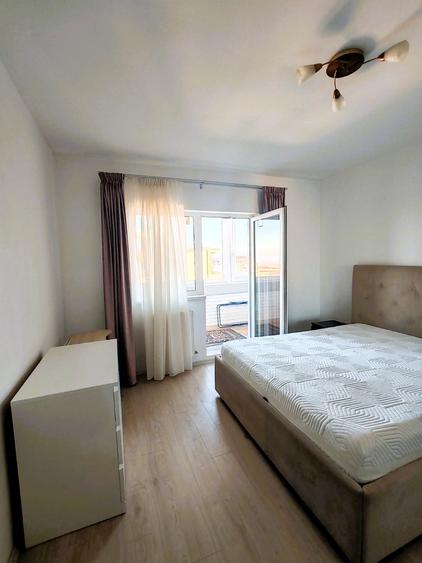 Apartament cu 3 camere semidecomandat în Calea Turzii