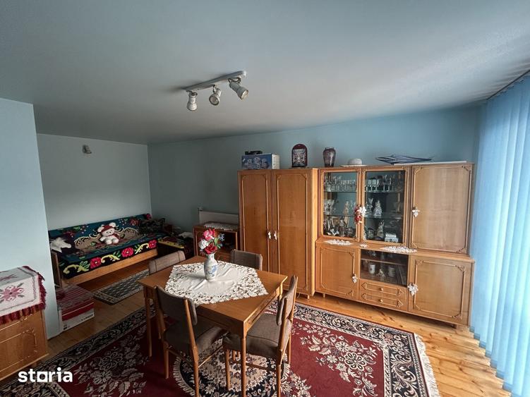 Casă cu 7 camere cu Teren 1300 Mp în Central