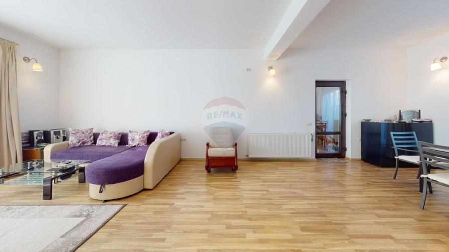 Casă individuală cu 5 camere cu Teren 495 Mp în Gulia