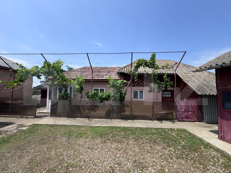 Casă individuală cu 5 camere cu Teren 2300 Mp în Exterior Sud