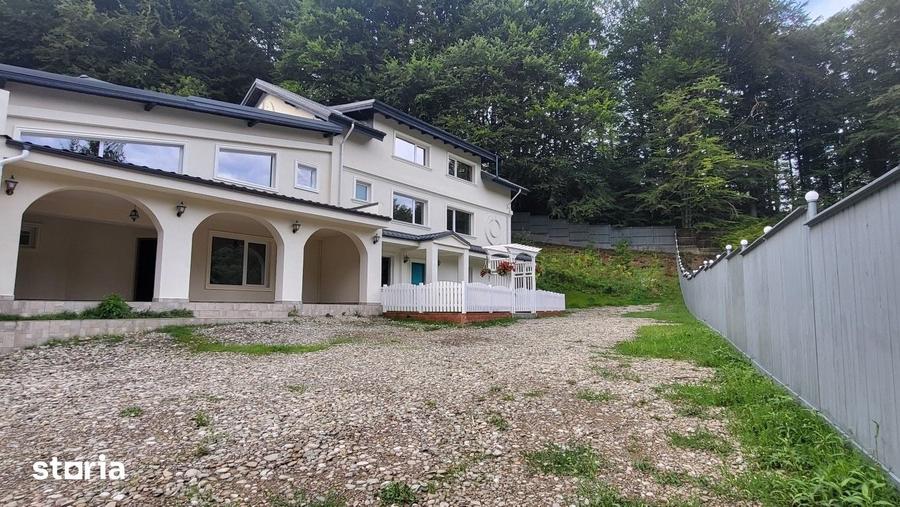 Casă cu Teren 1750 Mp în Măneciu