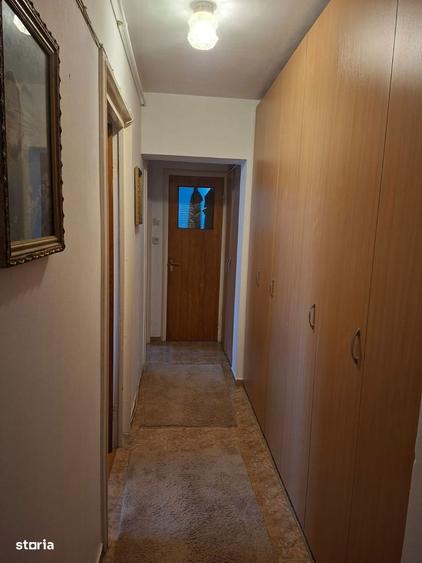 Apartament cu 3 camere decomandat, mobilat în Titan