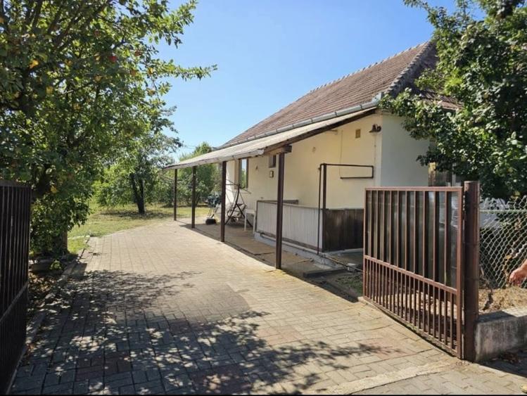 Casă individuală cu 3 camere cu Canalizare în Cetate