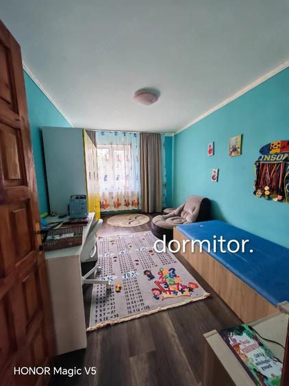 Casă cu 6 camere cu Teren 907 Mp în Moșnița Nouă