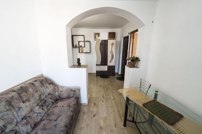 Apartament cu 2 camere decomandat, mobilat în Rovine