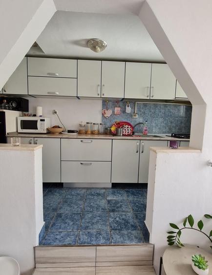 Casă cu 4 camere decomandat în Central