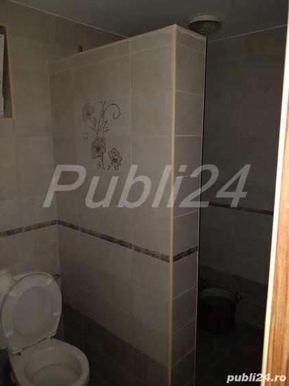 Casă cu Teren 1087 Mp în Poienari