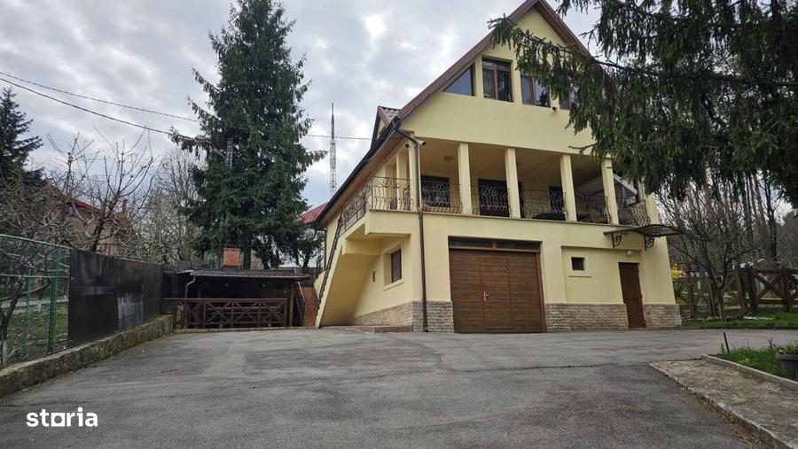 Casă cu 4 camere în Sticlăria
