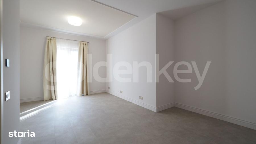 Casă cu 7 camere cu Teren 550 Mp în Central