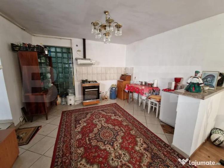 Casă cu 8 camere cu Teren 387 Mp în Central