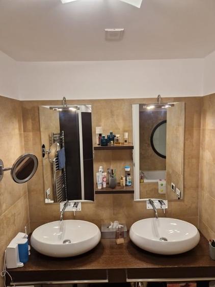 Duplex cu 4 camere cu Canalizare în 1 Decembrie